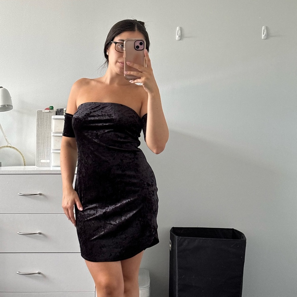 Forever 21 | Black Velvet Dress